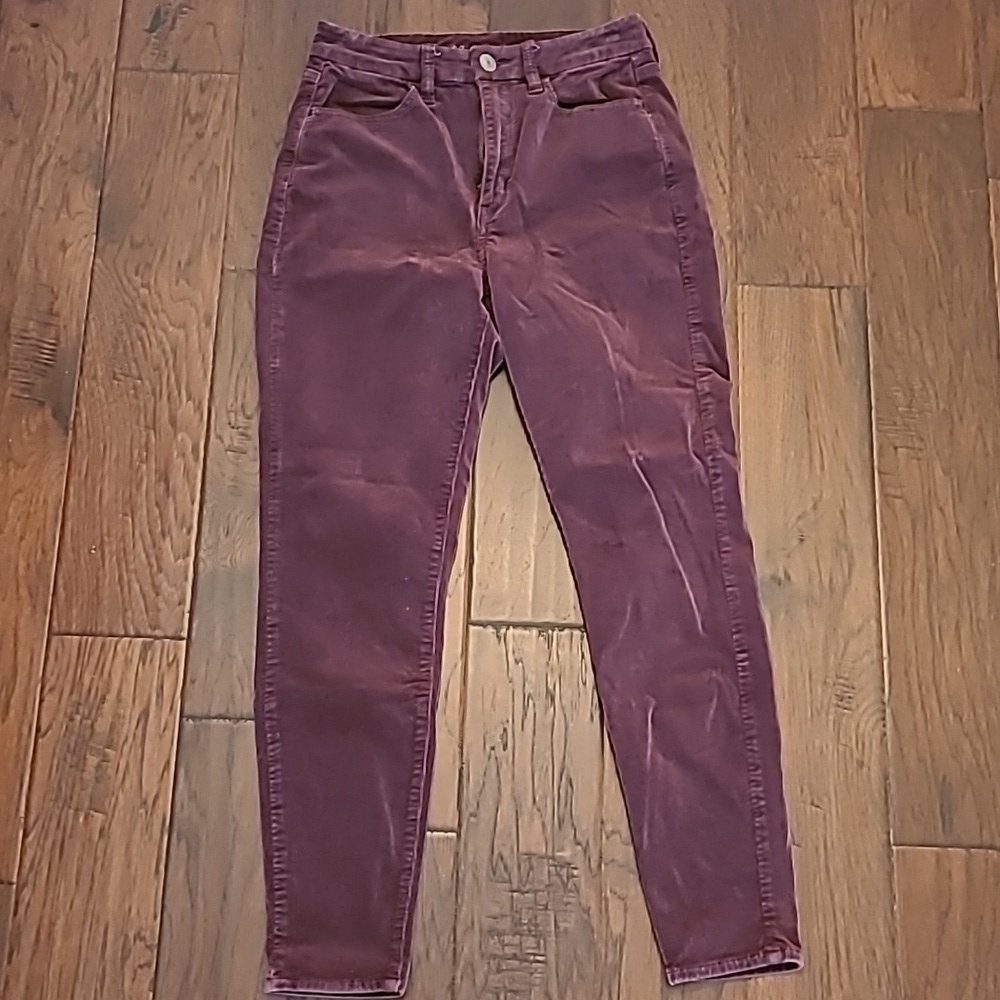American Eagle women's burgandy corduroy pants size 6